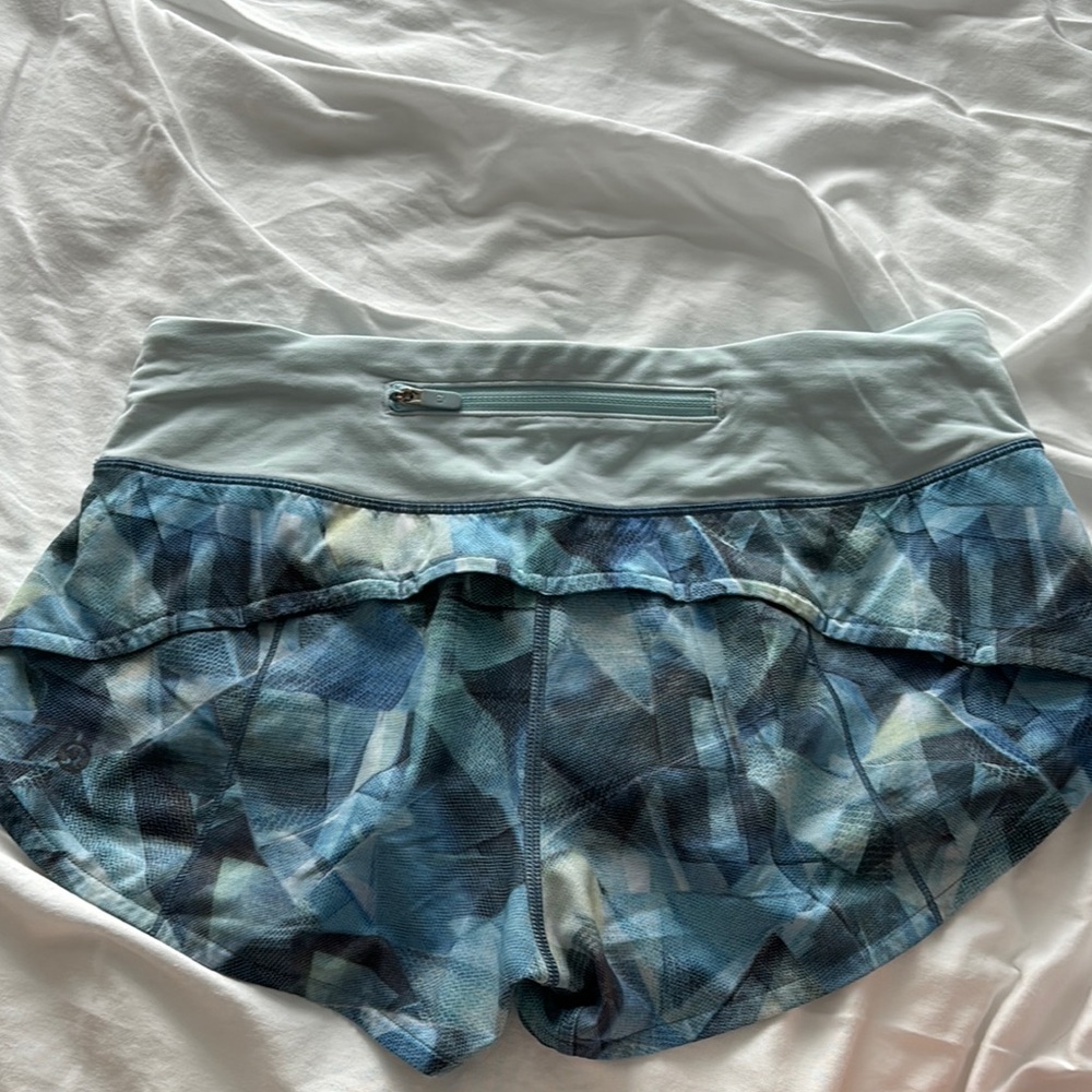 Lulu Speed Up Shorts 2.5” Size 4